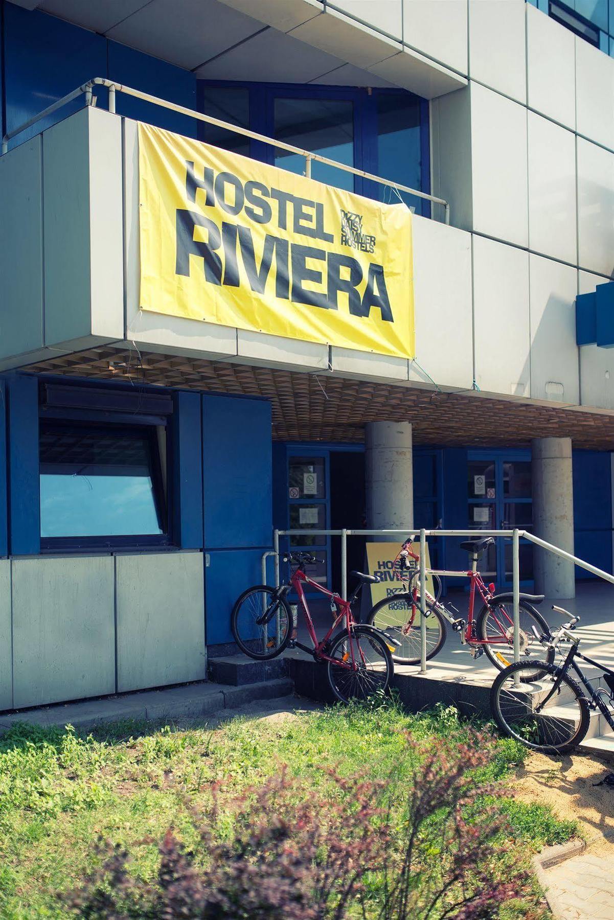 Dizzy Daisy Hostel Riviera Warsaw Exterior photo